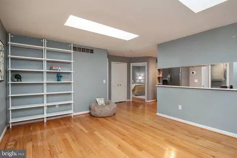 Living - 906 Jackson St, Annapolis, MD 21403 photo 4 of 5