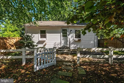 Exterior - 906 Jackson St, Annapolis, MD 21403 photo 8 of 10