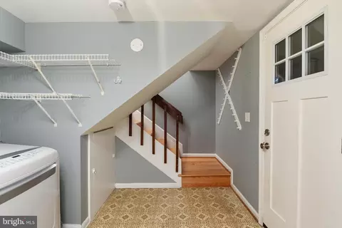Entry Way - 906 Jackson St, Annapolis, MD 21403 photo 1 of 2