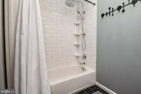 Bath - 906 Jackson St, Annapolis, MD 21403 photo 2 of 2