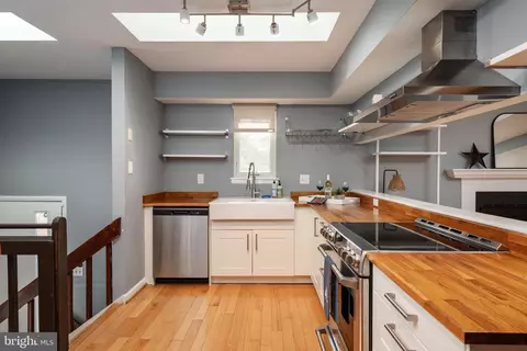 Kitchen - 906 Jackson St, Annapolis, MD 21403 photo 2 of 4