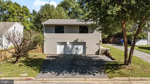 Exterior - 906 Jackson St, Annapolis, MD 21403 photo 3 of 10