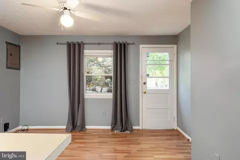 Entry Way - 906 Jackson St, Annapolis, MD 21403 photo 2 of 2