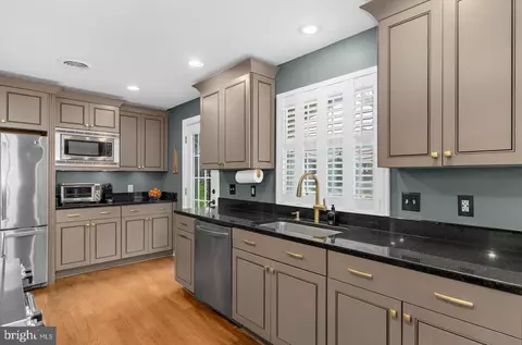 Kitchen - 228 Dewey Dr, Annapolis, MD 21401 photo 5 of 6