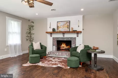 Living - 1221 Bast Ln, Shady Side, MD 20764 photo 2 of 4