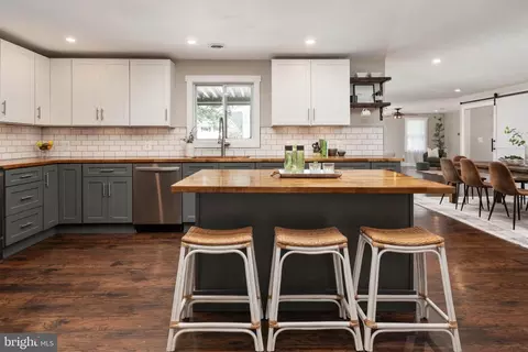 Kitchen - 1221 Bast Ln, Shady Side, MD 20764 photo 4 of 4