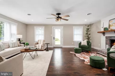 Living - 1221 Bast Ln, Shady Side, MD 20764 photo 1 of 4