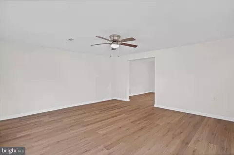 Living - 2 Breakwater Ct, Pasadena, MD 21122 photo 6 of 7