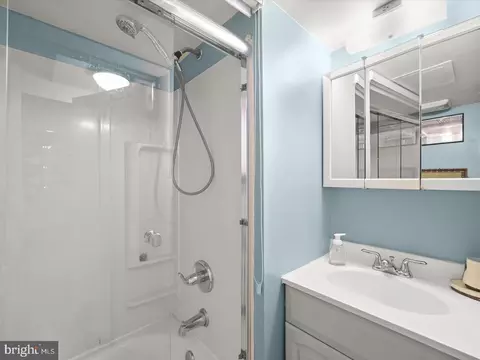 Bath - 8138 Forest Glen Dr, Pasadena, MD 21122 photo 2 of 2