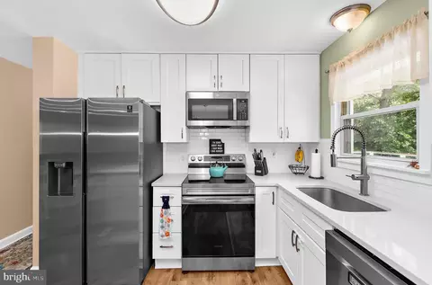 Kitchen - 8201 Bodkin Ave, Pasadena, MD 21122 photo 2 of 4