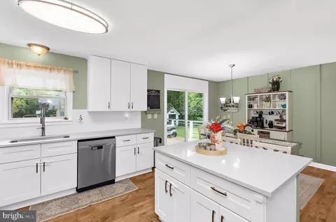 Kitchen - 8201 Bodkin Ave, Pasadena, MD 21122 photo 4 of 4