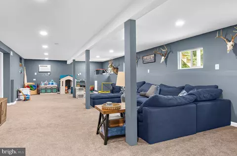 Entry Way - 8201 Bodkin Ave, Pasadena, MD 21122 photo 3 of 3
