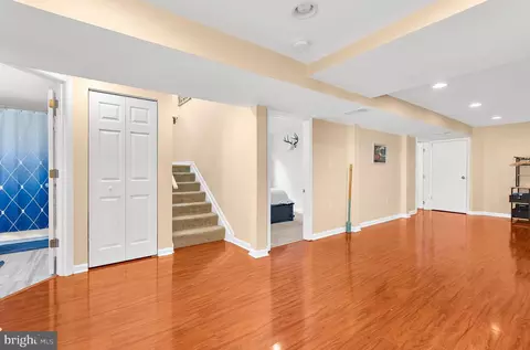 Entry Way - 8201 Bodkin Ave, Pasadena, MD 21122 photo 1 of 3