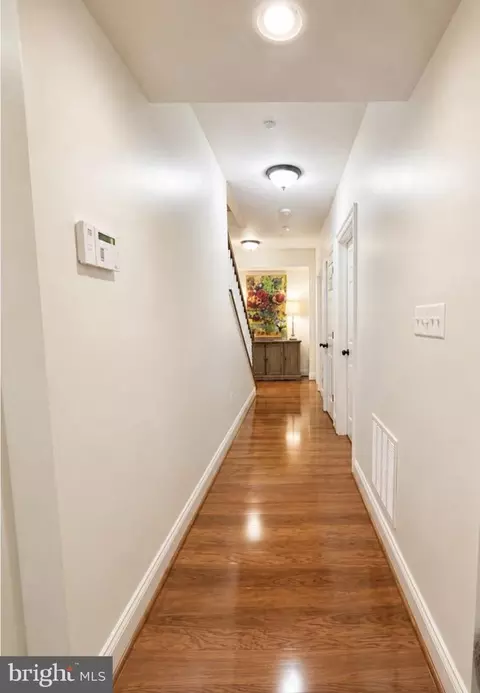 Entry Way - 4 Ridge Rd, Annapolis, MD 21401 photo 6 of 7