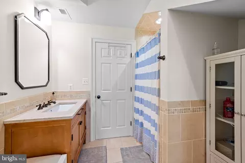 Bath - 4 Ridge Rd, Annapolis, MD 21401 photo 7 of 8
