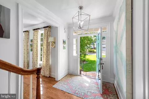 Entry Way - 4 Ridge Rd, Annapolis, MD 21401 photo 1 of 7