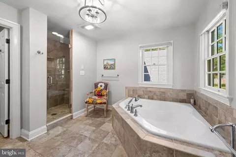 Bath - 4 Ridge Rd, Annapolis, MD 21401 photo 3 of 8