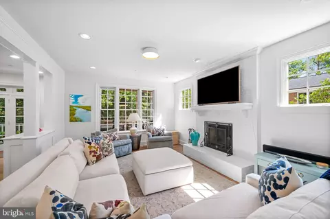 Living - 4 Ridge Rd, Annapolis, MD 21401 photo 1 of 2