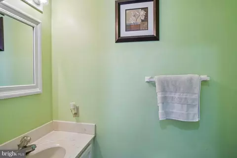 Entry Way - 1638 Midland Rd, Edgewater, MD 21037 photo 3 of 4