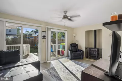 Entry Way - 1638 Midland Rd, Edgewater, MD 21037 photo 1 of 4