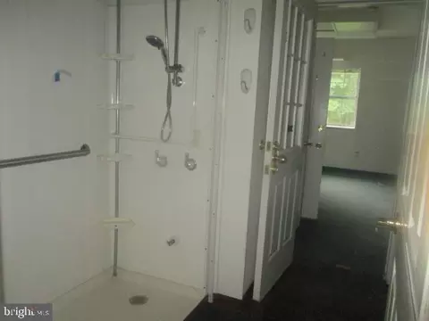 Entry Way - 22 Luke Dr, Pasadena, MD 21122 photo 3 of 5