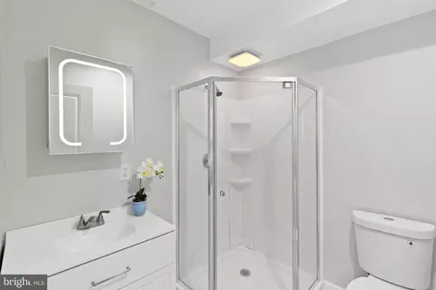 Bath - 400 Jefferson St, Annapolis, MD 21403 photo 4 of 4