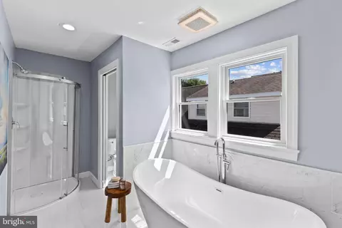 Bath - 400 Jefferson St, Annapolis, MD 21403 photo 1 of 4