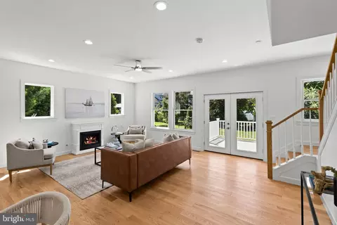 Living - 400 Jefferson St, Annapolis, MD 21403 photo 1 of 4