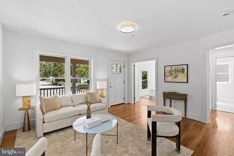 Living - 400 Jefferson St, Annapolis, MD 21403 photo 3 of 4