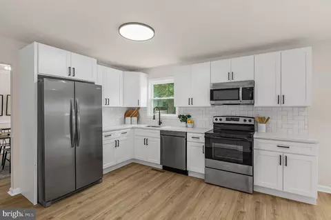 8036 Foxtail Ln, Glen Burnie, MD 21061