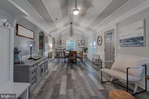Entry Way - 22 Brookfield Rd, Pasadena, MD 21122 photo 2 of 2