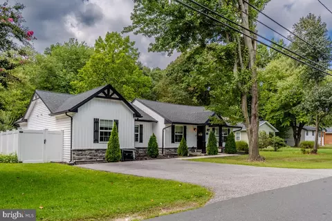 Exterior - 22 Brookfield Rd, Pasadena, MD 21122 photo 3 of 12