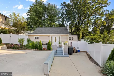 1 Saint Charles Pl, Glen Burnie, MD 21060