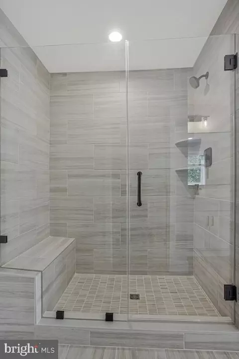 Bath - 416 Venton Rd, Edgewater, MD 21037 photo 1 of 4