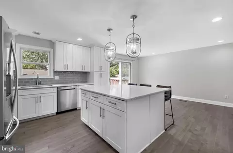 Kitchen - 214 Beach Rd, Pasadena, MD 21122 photo 2 of 2