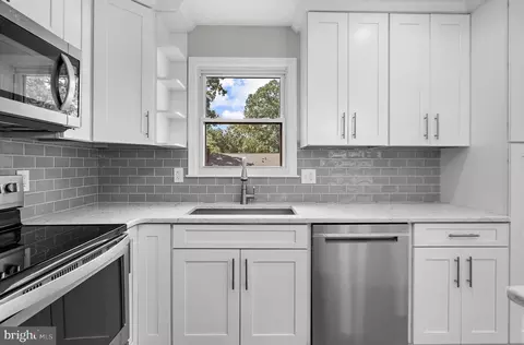 Kitchen - 214 Beach Rd, Pasadena, MD 21122 photo 1 of 2