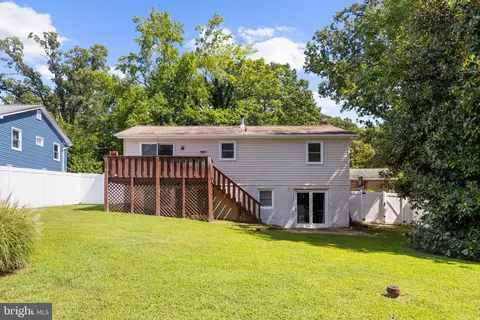Exterior - 214 Beach Rd, Pasadena, MD 21122 photo 7 of 10