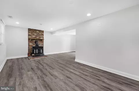 Living - 214 Beach Rd, Pasadena, MD 21122 photo 3 of 5