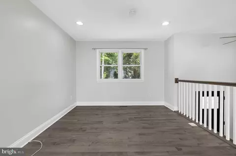 Living - 214 Beach Rd, Pasadena, MD 21122 photo 1 of 5