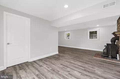 Living - 214 Beach Rd, Pasadena, MD 21122 photo 5 of 5