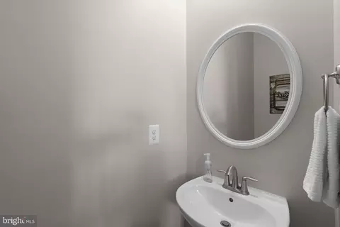 Entry Way - 1008 Linden Dr, Hanover, MD 21076 photo 5 of 7
