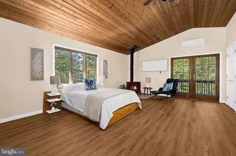 Bedroom - 8208 Edwin Raynor, Pasadena, MD 21122 photo 6 of 10