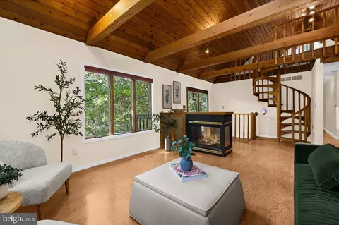 Living - 8208 Edwin Raynor, Pasadena, MD 21122 photo 2 of 4