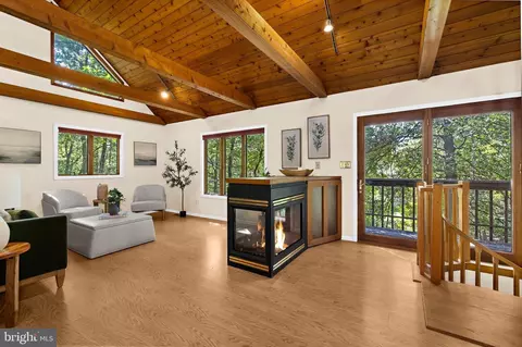 Living - 8208 Edwin Raynor, Pasadena, MD 21122 photo 3 of 4