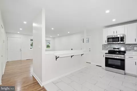 Entry Way - 328 Vale Smt S, Laurel, MD 20724 photo 12 of 12
