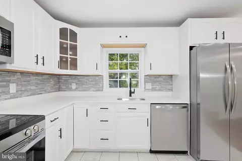 Kitchen - 328 Vale Smt S, Laurel, MD 20724 photo 1 of 3