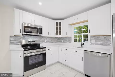 Kitchen - 328 Vale Smt S, Laurel, MD 20724 photo 3 of 3
