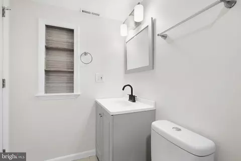 Entry Way - 328 Vale Smt S, Laurel, MD 20724 photo 10 of 12