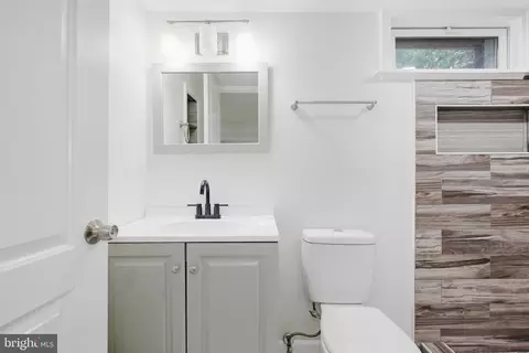 Bath - 328 Vale Smt S, Laurel, MD 20724 photo 2 of 2
