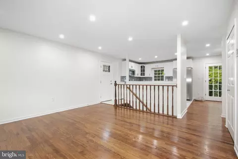 Entry Way - 328 Vale Smt S, Laurel, MD 20724 photo 2 of 12